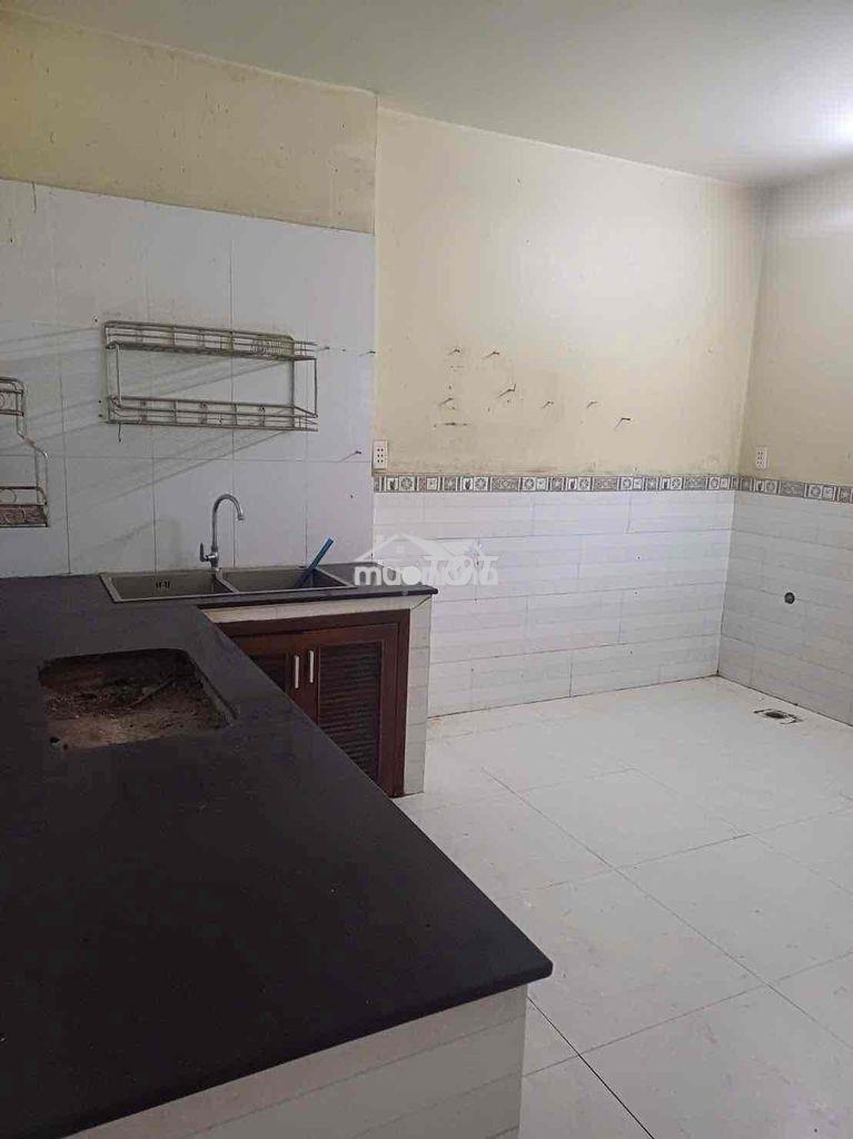 Cho thuê nhà mặt sông tx52 3pn sân rộng chs4 giá 5,5 triệu - 3