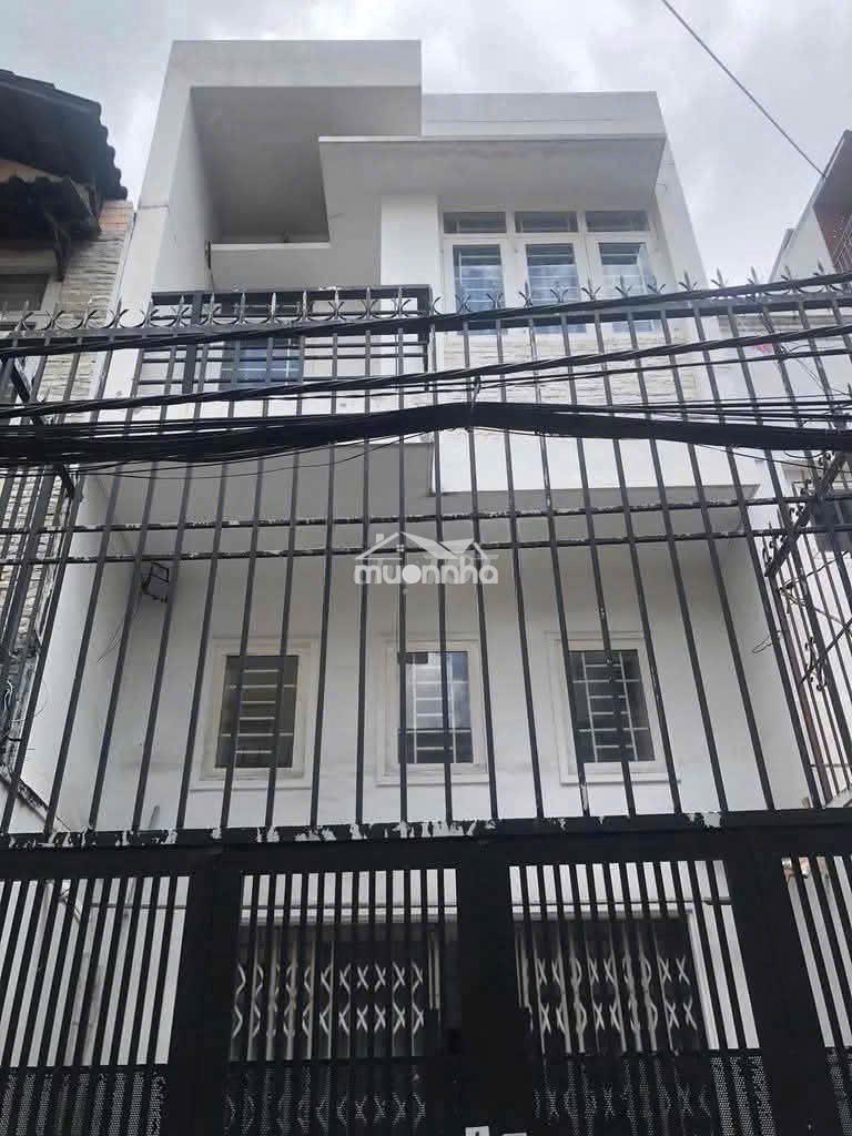 Cho thuê nhà ngay bên hông trương dhcn dt 4 x 15 m : 4 pn, 4 wc - 3