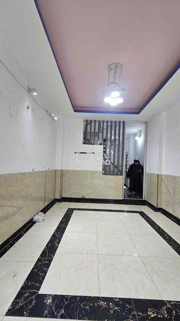 Cho thuê nhà 5,5tr/ tháng. dt: 4m x 14m lầu 2pn 2wc. 👉 1/ đường võ - 2