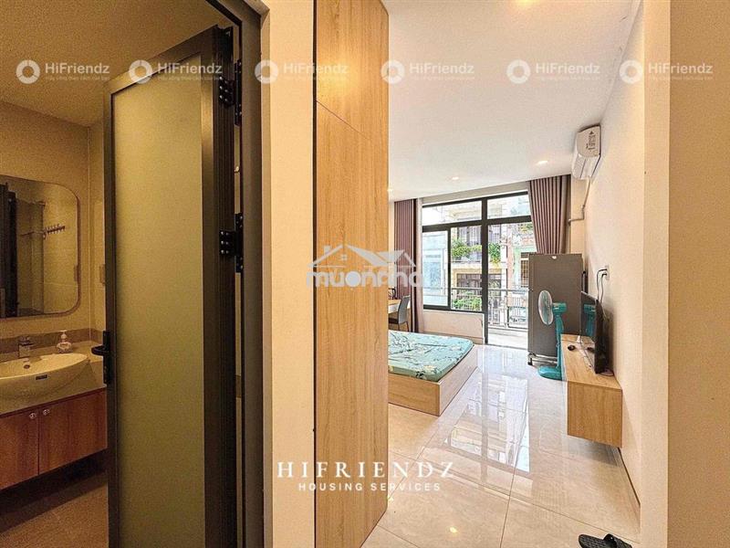 Cho thuê căn hộ bancol đi bộ qua đại học y dược