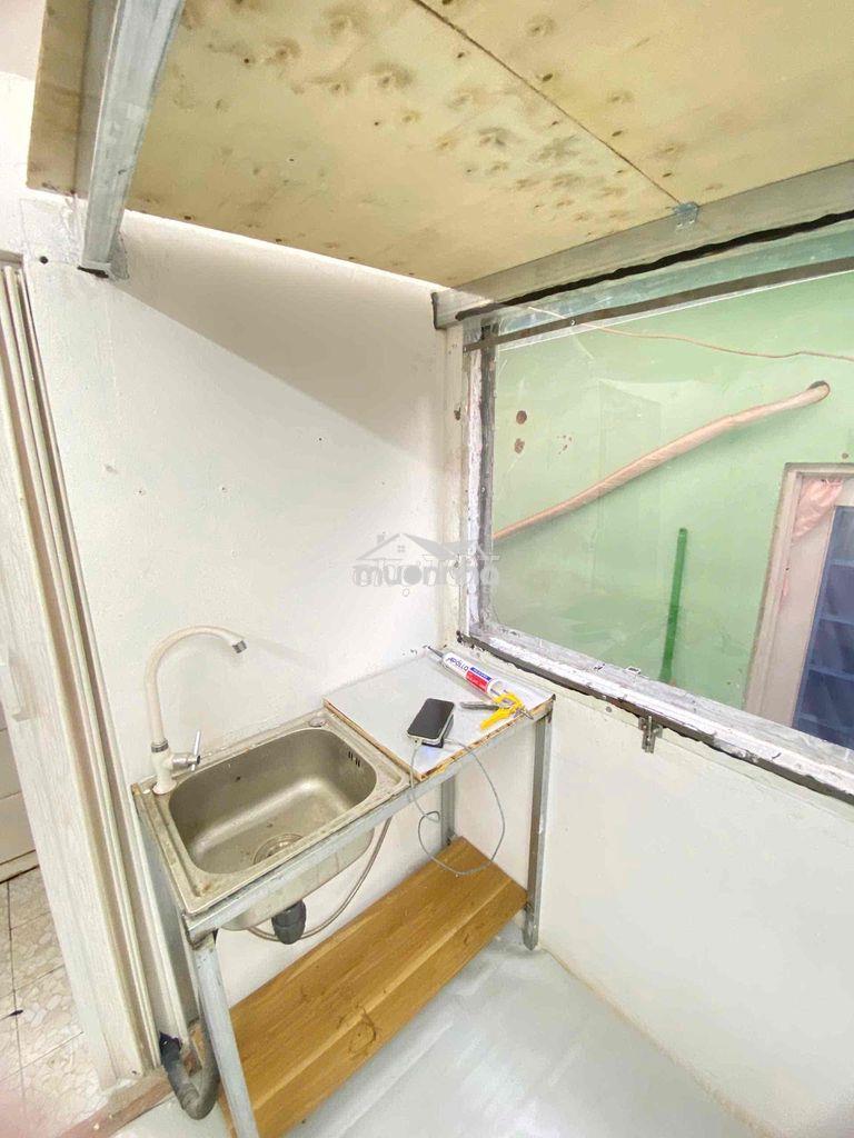Căn nhà 4 người ở gác rộng trần cao cửa sổ thoáng bếp lớn