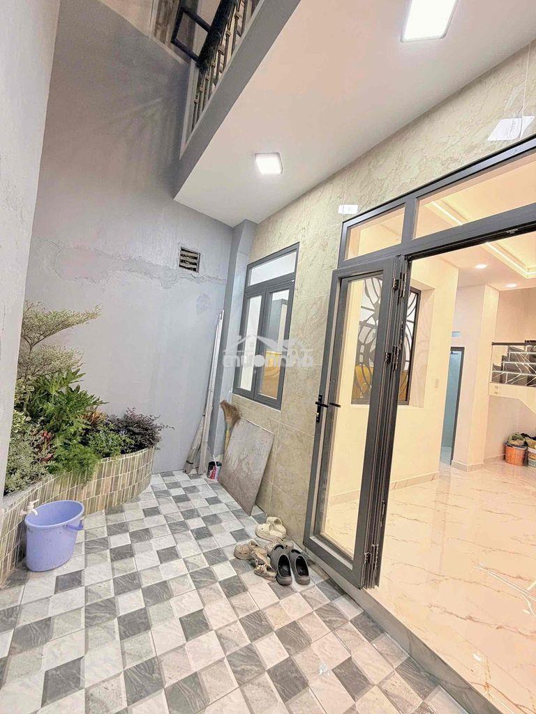 Bán nhà đẹp 2 tầng vào ở ngay. khu dân cư yên tĩnh gần đường - 2