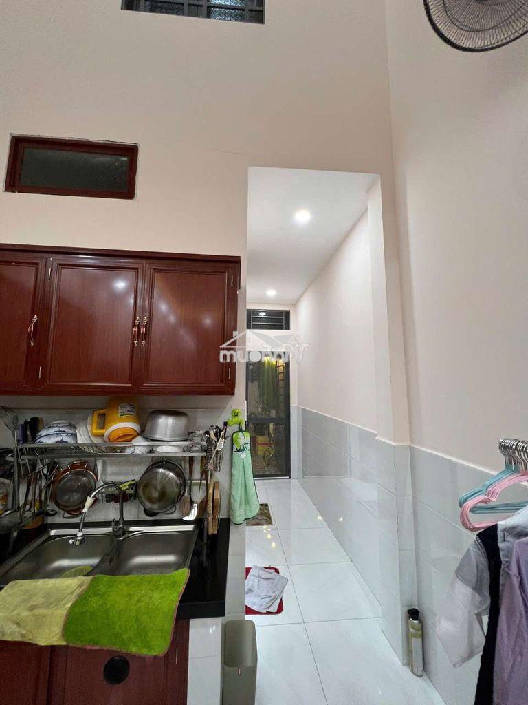 Cho thuê nhà hẽm ba gác tới nhà dt 3x30.giá 9tr. có sân trước sau rộng