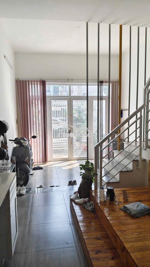 Nhanh mới kịp dt 11 x 22m - nhà 3tầng + 10p trọ ngay đại học ngân hàng