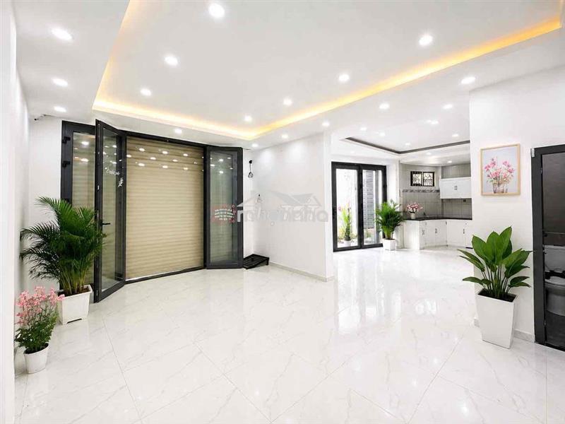 Cho thuê nhà 3 lầu. dt 8x7, 3 pn 4wc, 14 tr