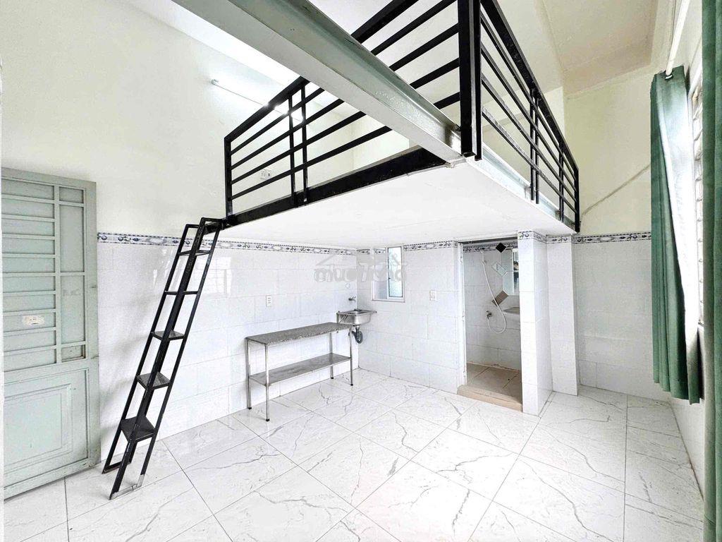 Phòng trọ giá rẻ - gác cao 2m - cửa sổ trời - đi bộ etown cộng hoà - 3