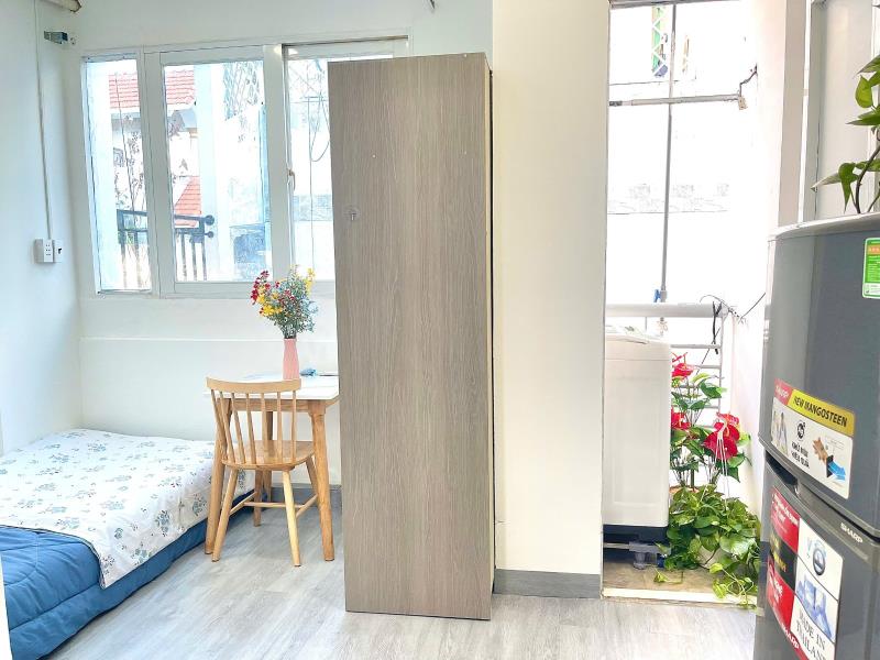 Cho thuê phòng ngủ tách bếp, full nội thất, ban công bình thạnh gần uef, hiu, vlu