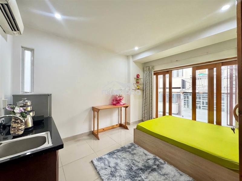 Phòng đẹp ban công lê văn sỹ full tiện nghi gần trần quang diệu