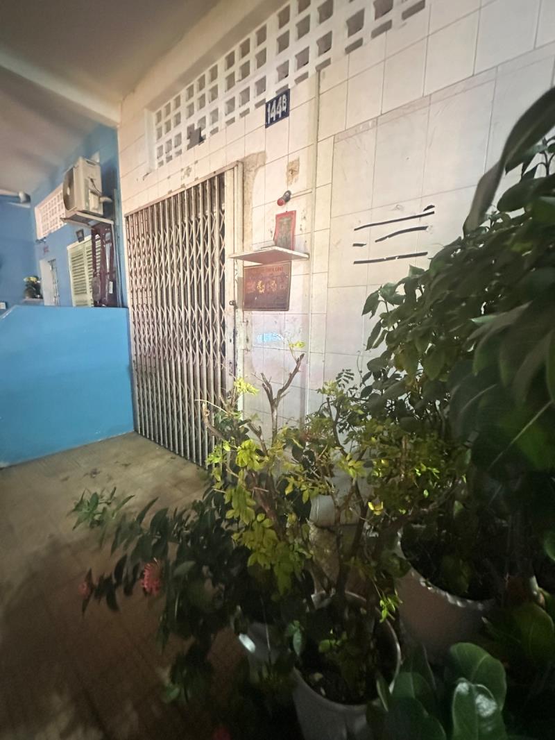 Bán chung cu tập thể lầu 2 số 144 ngô nhân tịnh - phường 13-quận 5-tphcm. diện tích: 82m² (4m x 20,5m), dtsd 120m2 có tầng lửng. - 2