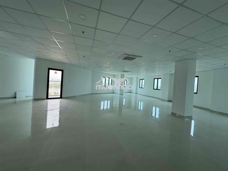 Cho thuê toà văn phòng 7 tầng 2.066m2 sàn 2 mt khu hoà xuân chỉ 90tr/t