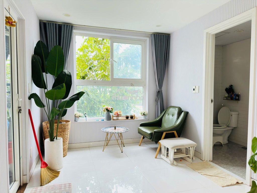 Chủ bán gấp căn hộ thang máy giá rẻ, quận 10, căn 2pn - 3