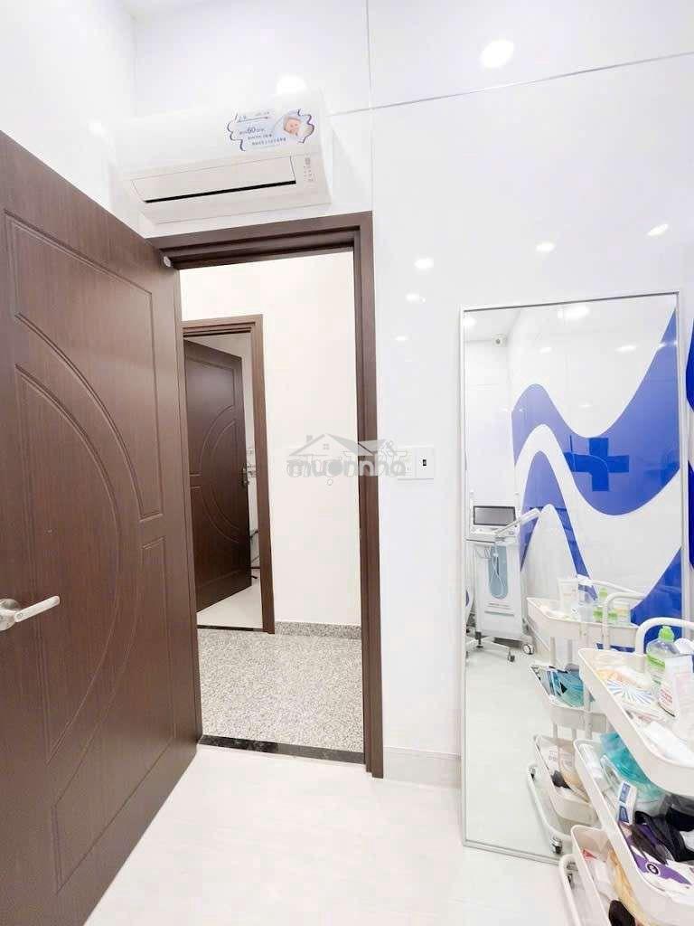 Hẽm xe hơ, sát mặt tiền đườngi cách mạng tháng tám, phường hòa hưng,