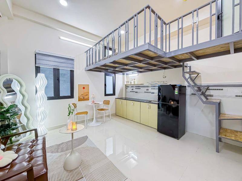 Căn phòng duplex siêu rộng rãi, trần cao vút
