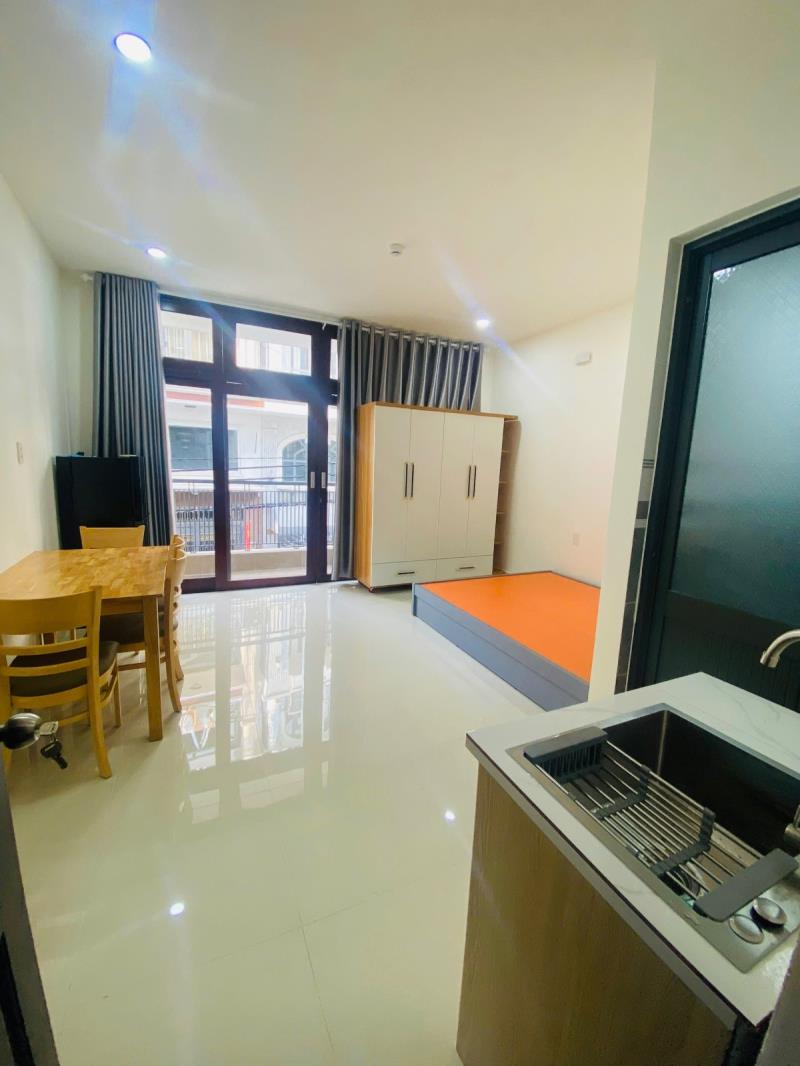 Thuê ngay căn hộ ban công đón nắng 35m2 full nội thất máy giặt riêng mới 100% ngay nguyễn thượng hiền gần khu phan xích long giáp quận 1,3