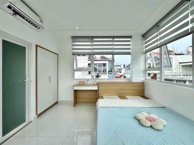 Phòng cửa sổ lớn ngay cống quỳnh