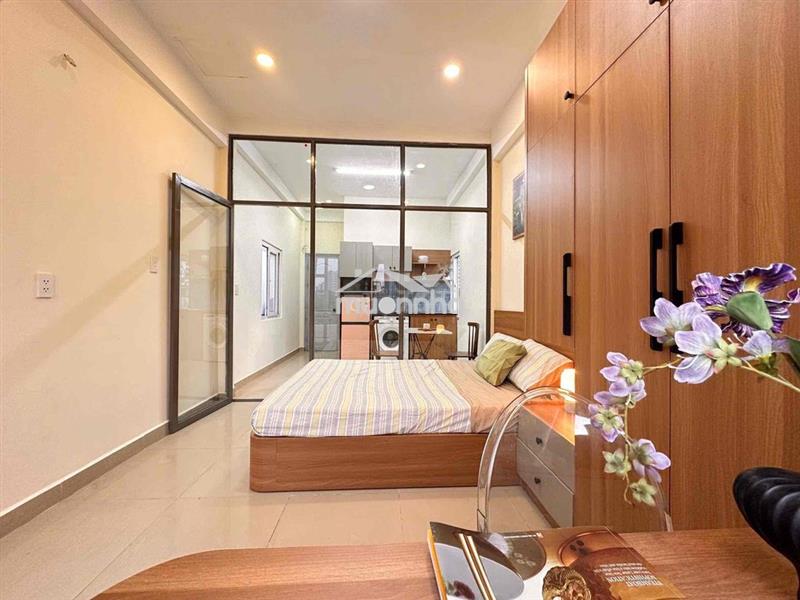 Cho thuê chdv có ban công , toilet riêng , giờ tự do