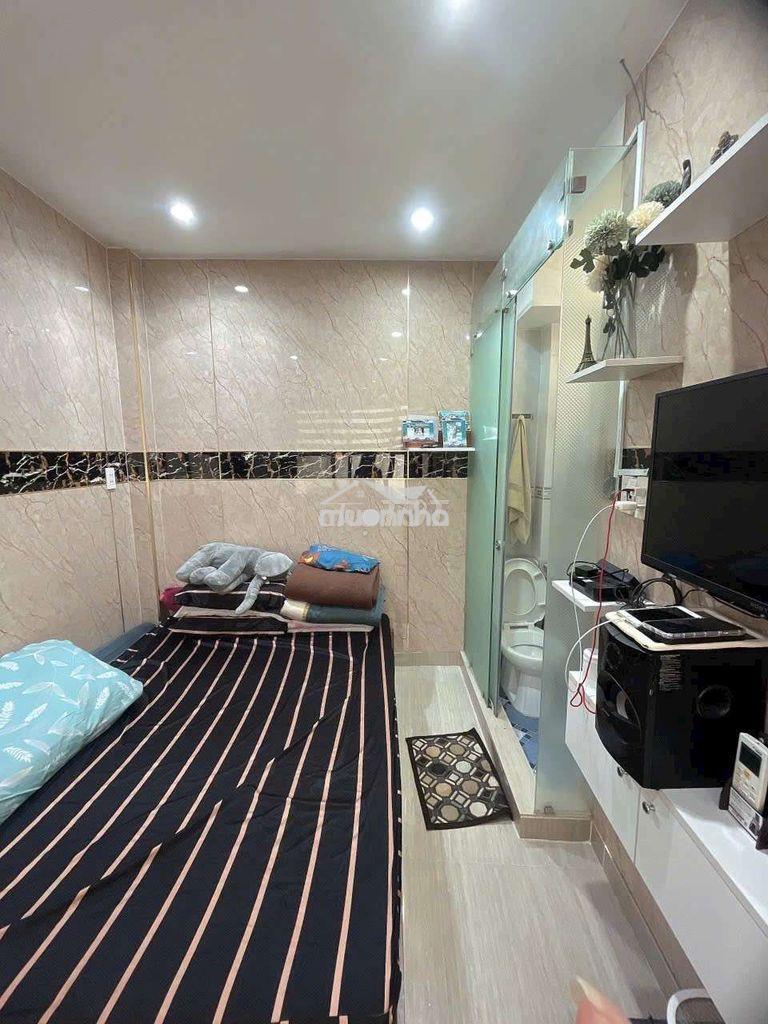 ♥️♥️ Bán nhà sau lưng căn mặt tiền đường huỳnh mẫn đạt p2q5
- 3