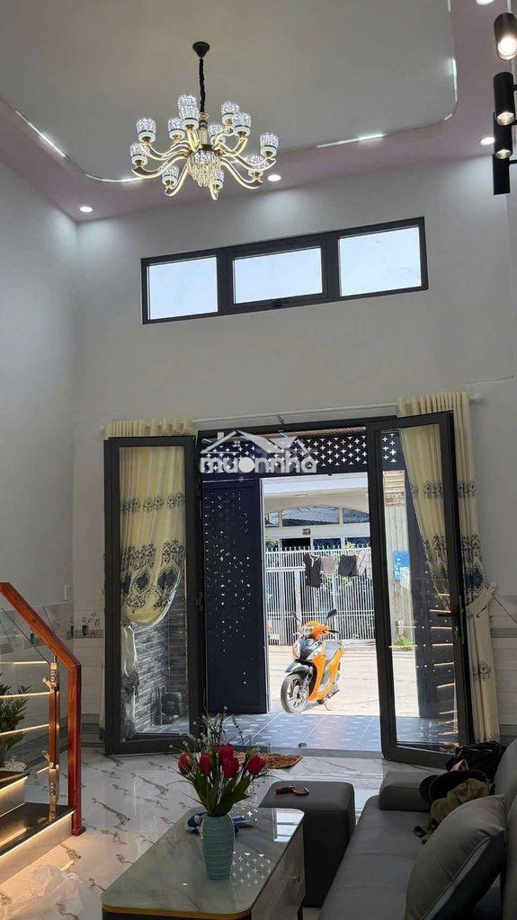 Nhà siêu  đẹp hẽm xe tải phạm hùng bình hưng 
