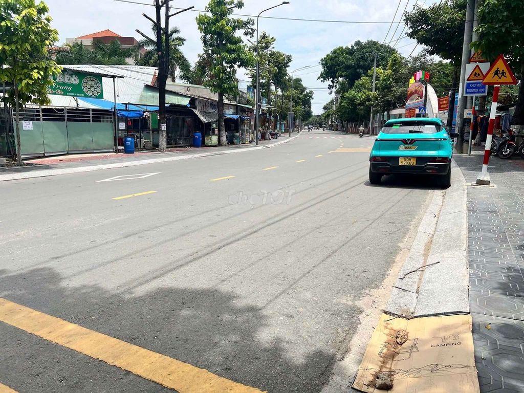 Nhà mặt tiền buôn bán đối diện trường học đông hòa - 4