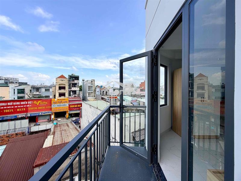 Studio ban công full nội thất mới xây đi bộ tới iuh