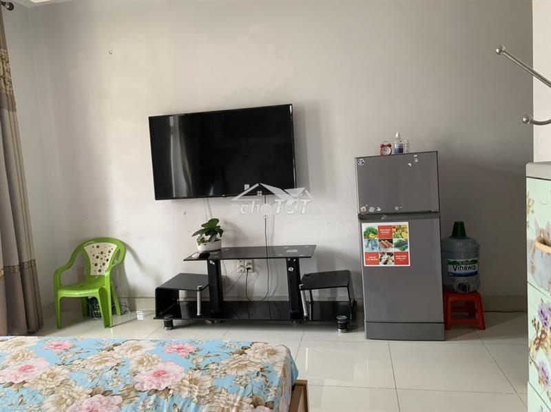 Cho thuê phòng đẹp, trung tâm quận tân phú, có chổ đậu xe hơi