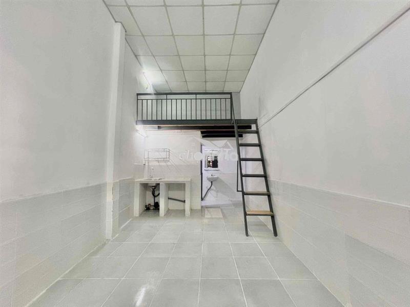 🔥Phòng gác ban công rộng_sẵn máy lạnh_kế bên cv gia định_sân bay