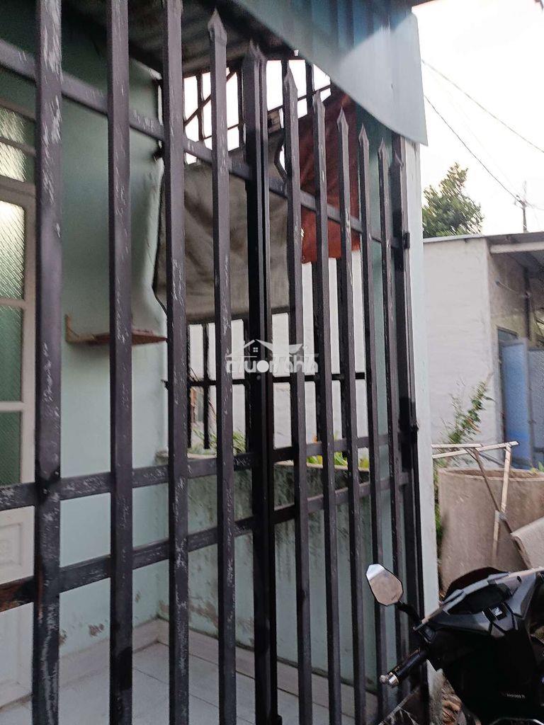 Nhà c4 dọn vào ở ngay tặng máy lạnh - 2