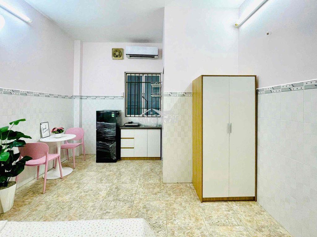 Studio full nội thất có cửa sổ trời thoáng - Ảnh 4