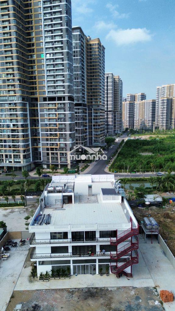 Mặt bằng tầng trệt & lầu một tòa nhà đối diện vinhome granpark q9