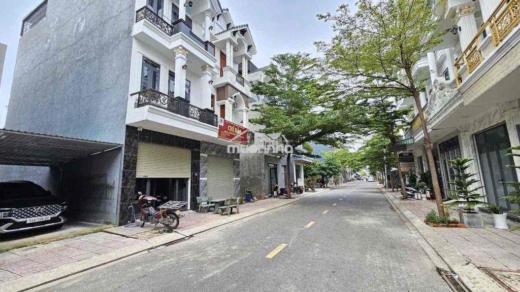 Nhà 2 lầu 1 trệt bình chuẩn, có nội thất,đường 7m đậu ô tô ok - Ảnh 2