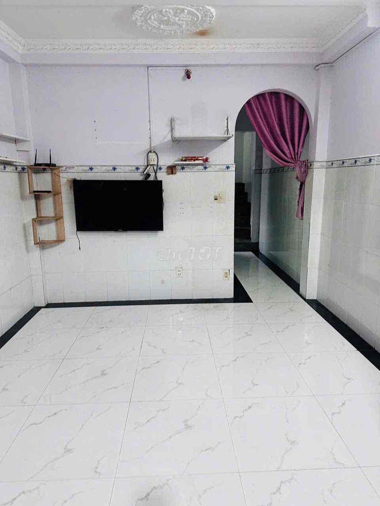 Cg cho thuê 5,5tr/ tháng nhà bà điểm gần chợ cây me dt 3m2 x 15m trệt