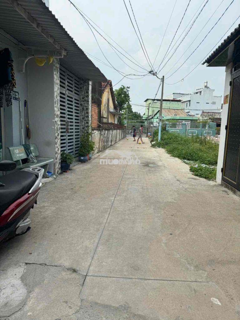 Nhà cấp 4 ấp đông 5 xã thới tam thôn hóc môn dt: 400m2 - 2