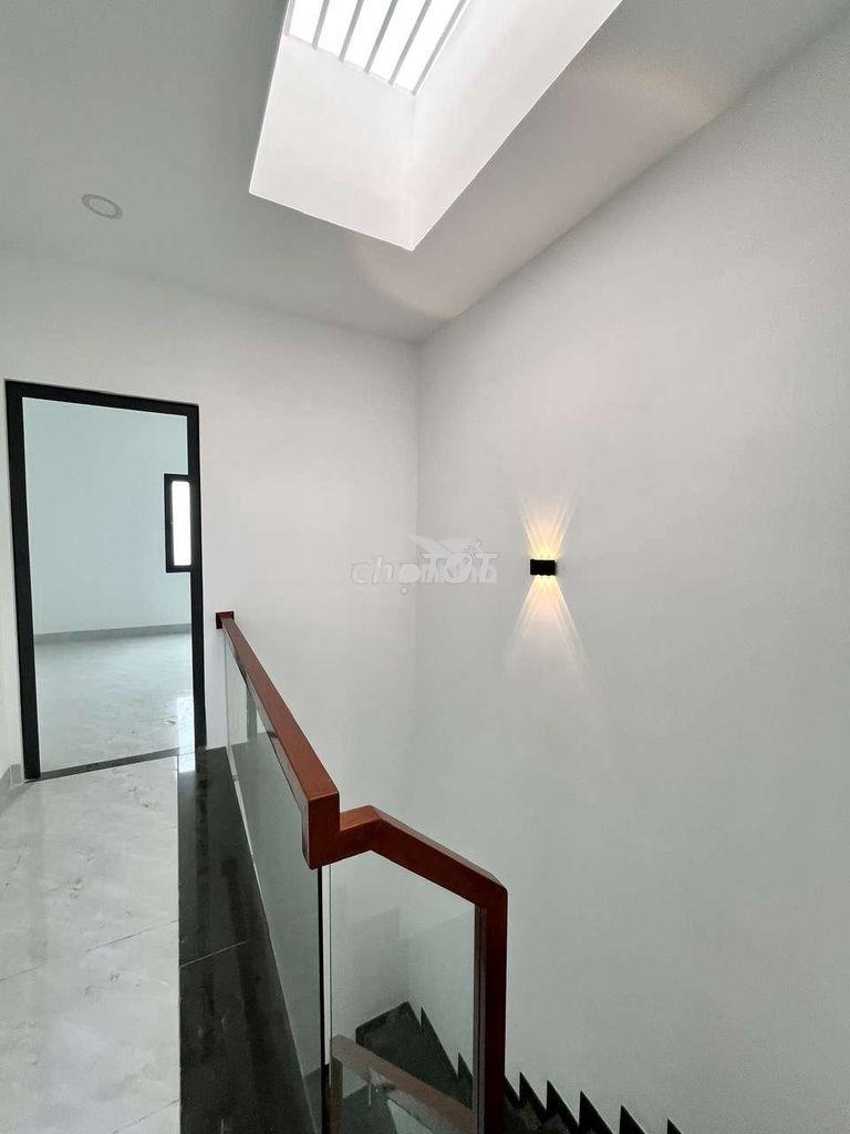 Nhà 1 trệt2 lầu gần đại học nguyễn tất thành - Ảnh 4