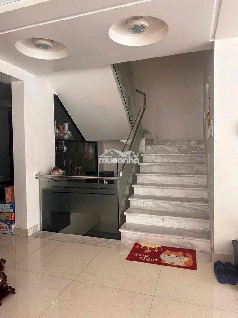 Cho thuê biệt thự gần aeon đối diện công viên dt 10x20 xd 1 hầm 2lầu. - Ảnh 3