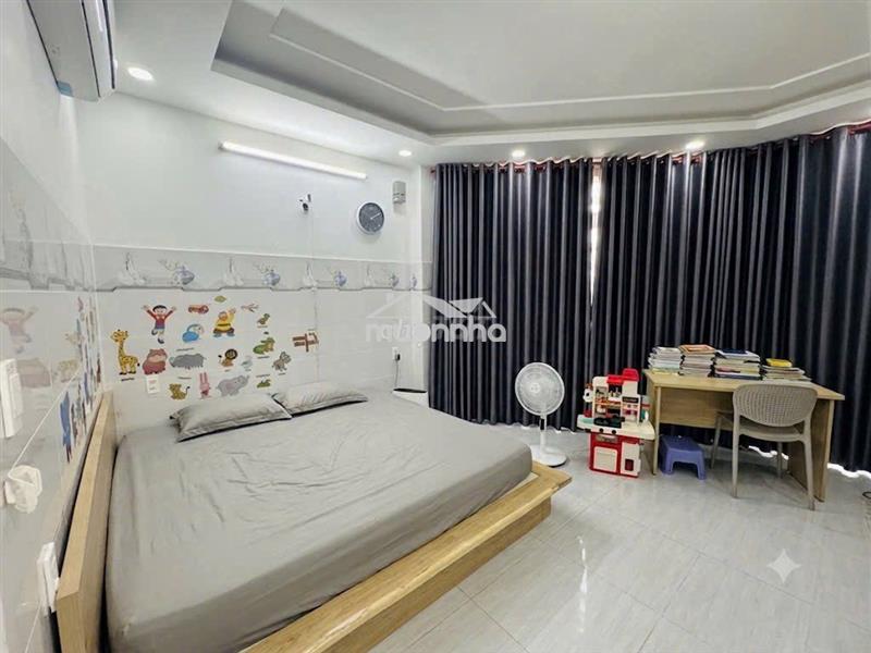 Nhà 4 tầng 4x11m full nội thất đường trần bá giao, có sổ hồng đầy đủ