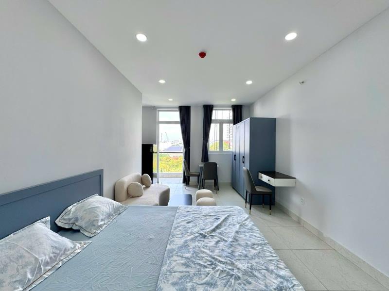 Cho thuê căn hộ ban công 40m2 máy giặt riêng full nội thất có chỗ đậu ô tô ngay đặng thuỳ trâm gần văn lang cơ sở 3 giáp quận 1,3 khu an ninh , hẻm dân trí  cao