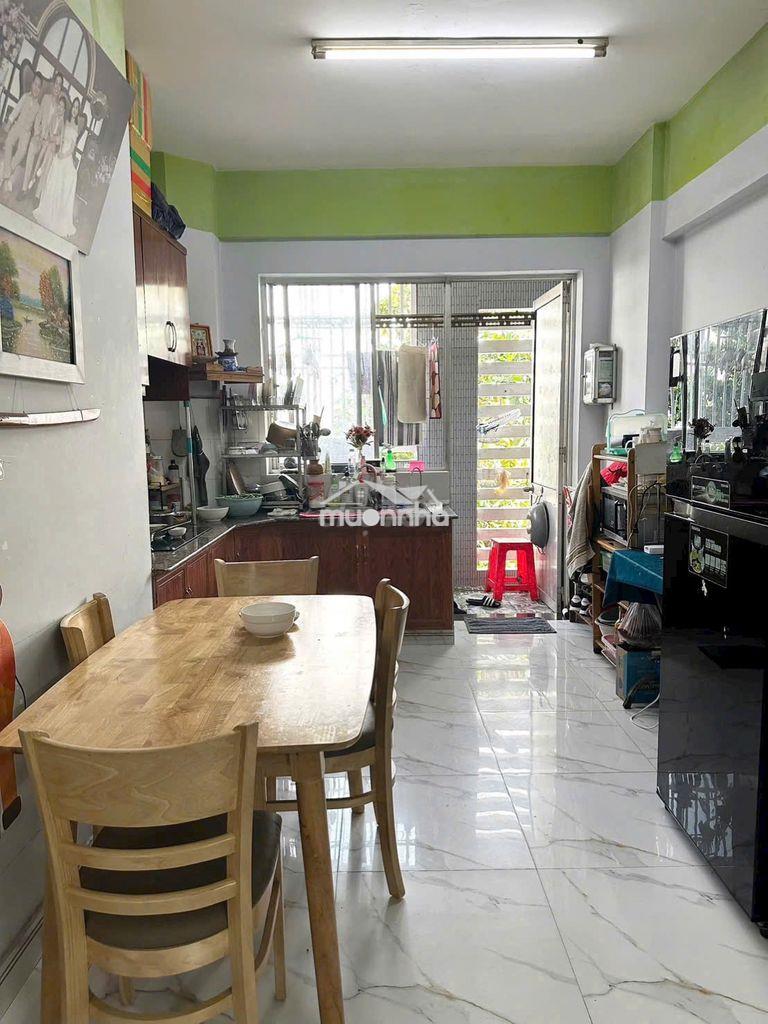 Bán căn hộ bông sao block a 68m2,  có ban công.
