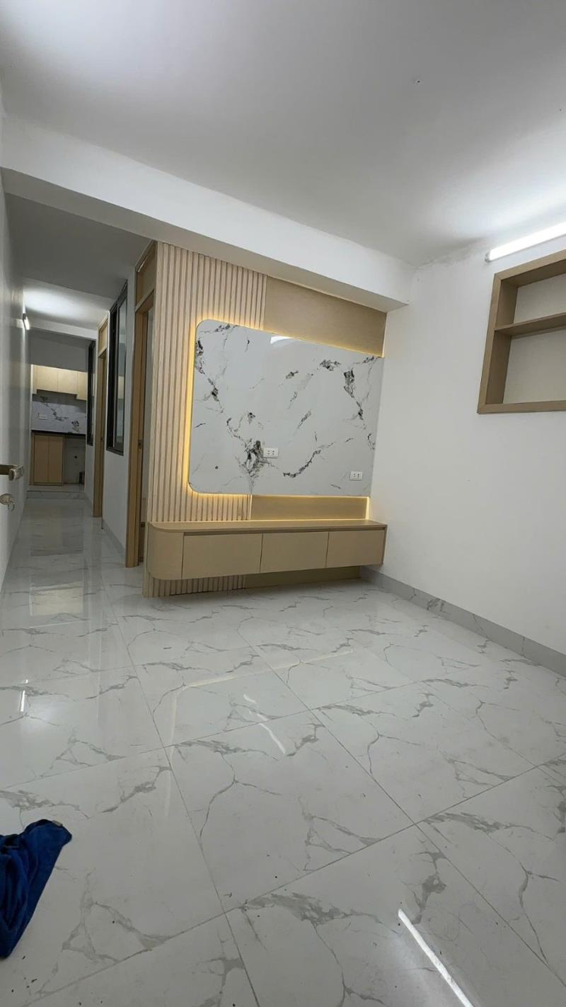 Cho thuê căn hộ tập thể 40m2 - 2 ngủ - phố bùi ngọc dương giá 7tr5
