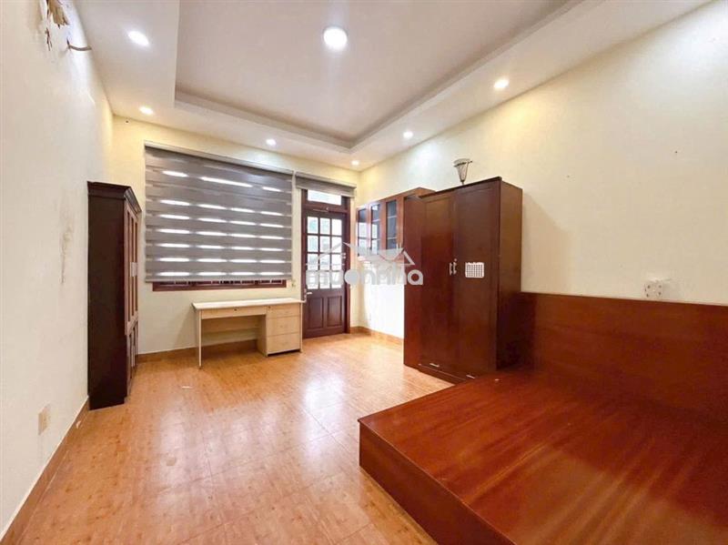 Cho thuê nhà hẻm 8 m thông đường diệp minh châu 4 x 18 m : 3 lầu
