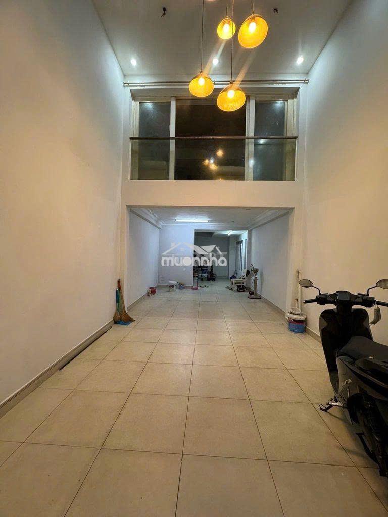 Phù hợp làm văn phòng kết hợp ở mtkd lạc long quân