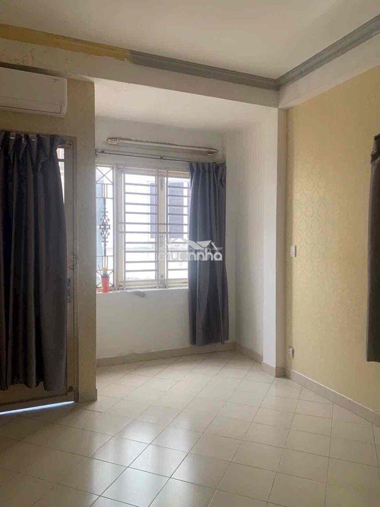 Cho nữ thuê phòng lầu 2 ( 3.5x 6m ) giá 4 triệu bao điện nước , nhà to