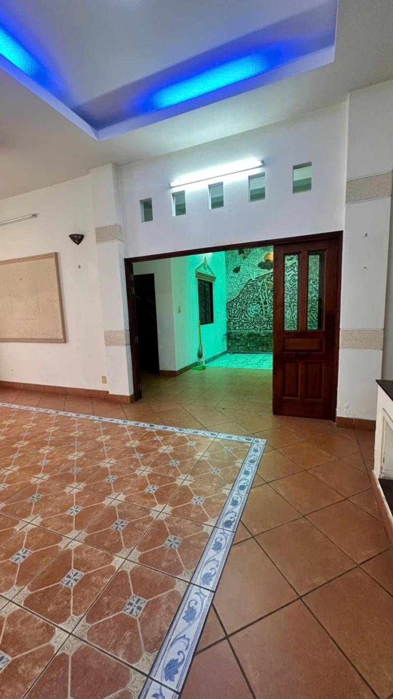Bán nhà 4 tầng 10 x 25 đường 6m quang trung, ngay sau emart 2, thông đường bờ kênh, 17 phòng rộng  - Ảnh 3