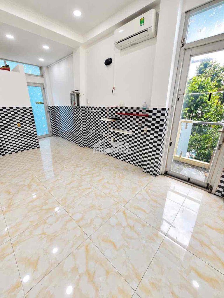 Phòng trống – máy lạnh – ngay mặt tiền vĩnh khánh + tôn đản, quận 4 -