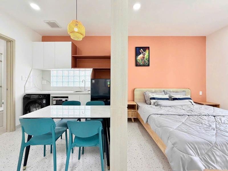 Căn hộ dịch vụ 40m2 ban công tone sáng full nội thất, máy giặt riêng gần phan xích long đường phan tây hồ - Ảnh 3
