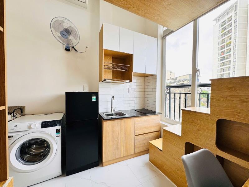 Chính chủ cho thuê duplex cầu thang gỗ siêu mới đầy đủ tiện nghi ra vào vân tay qua gò vấp ,quận 1,3,10 thuận tiện !