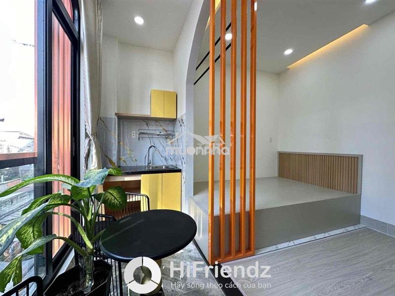 Cho thuê phòng ban công cửa sổ lớn tại quận 10 gần vòng xoay dân chủ