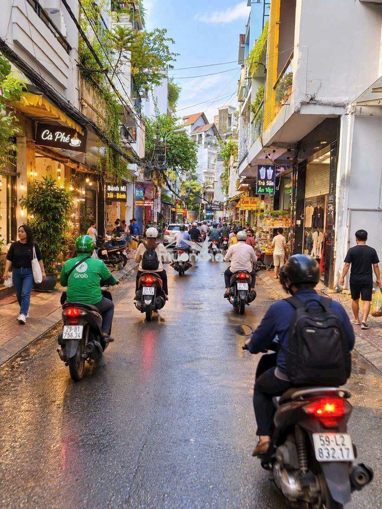 Nhà kinh doanh buôn bán ok