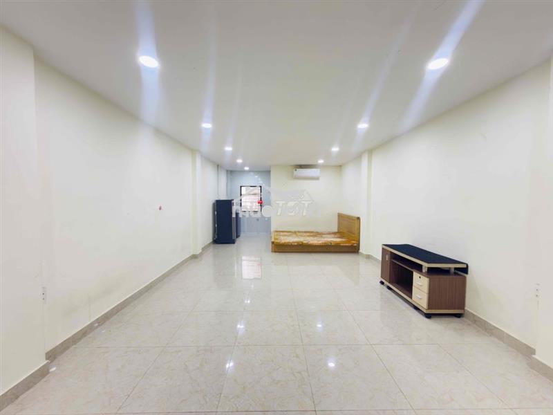 Chính chủ vừa trống phòng cửa sổ 40m2 -máy giặt riêng ngay chợ bàu cát
