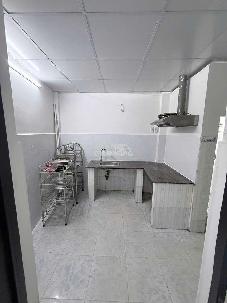 Nhà thuê hẻm khu cư xá ngân hàng cấp 4 có 2pn dt100m² - Ảnh 2