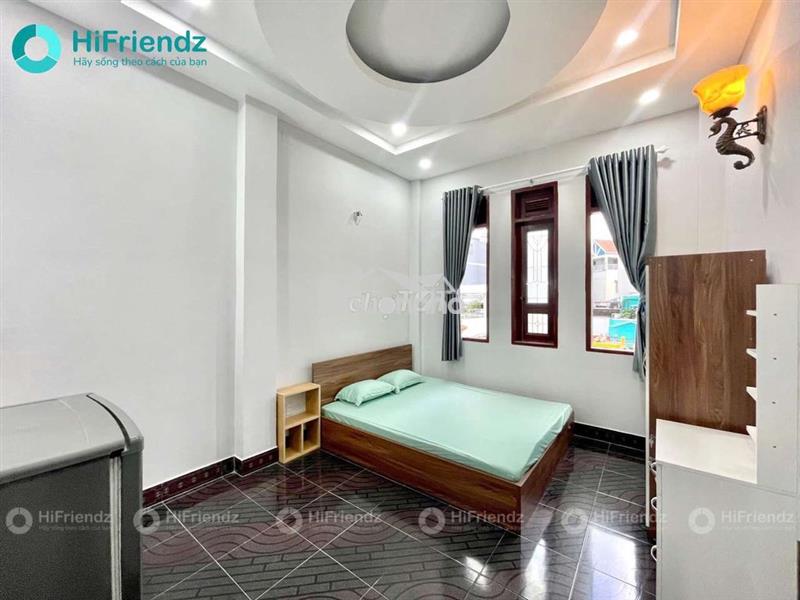Phòng 2 cửa sổ trời đón nắng - đầy đủ nội thất